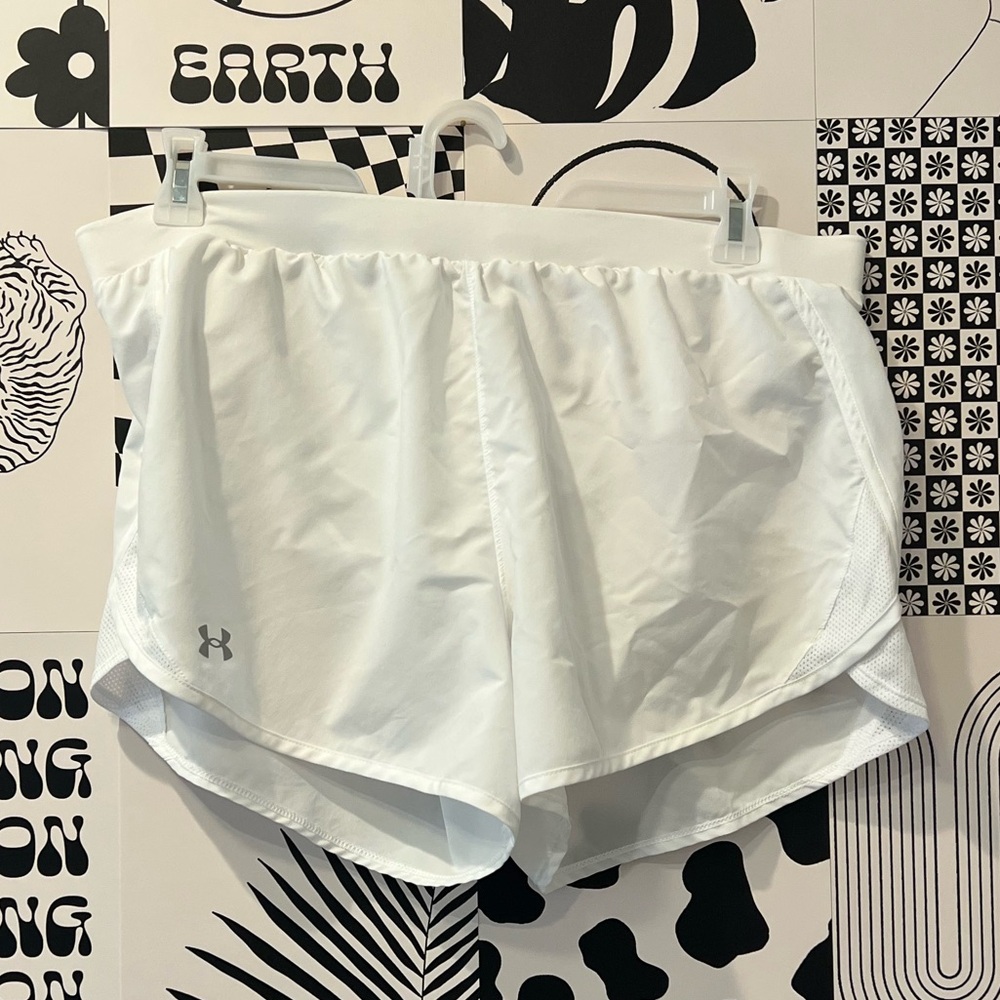 🤍UA Fly By 2.0 Mesh Shorts🤍